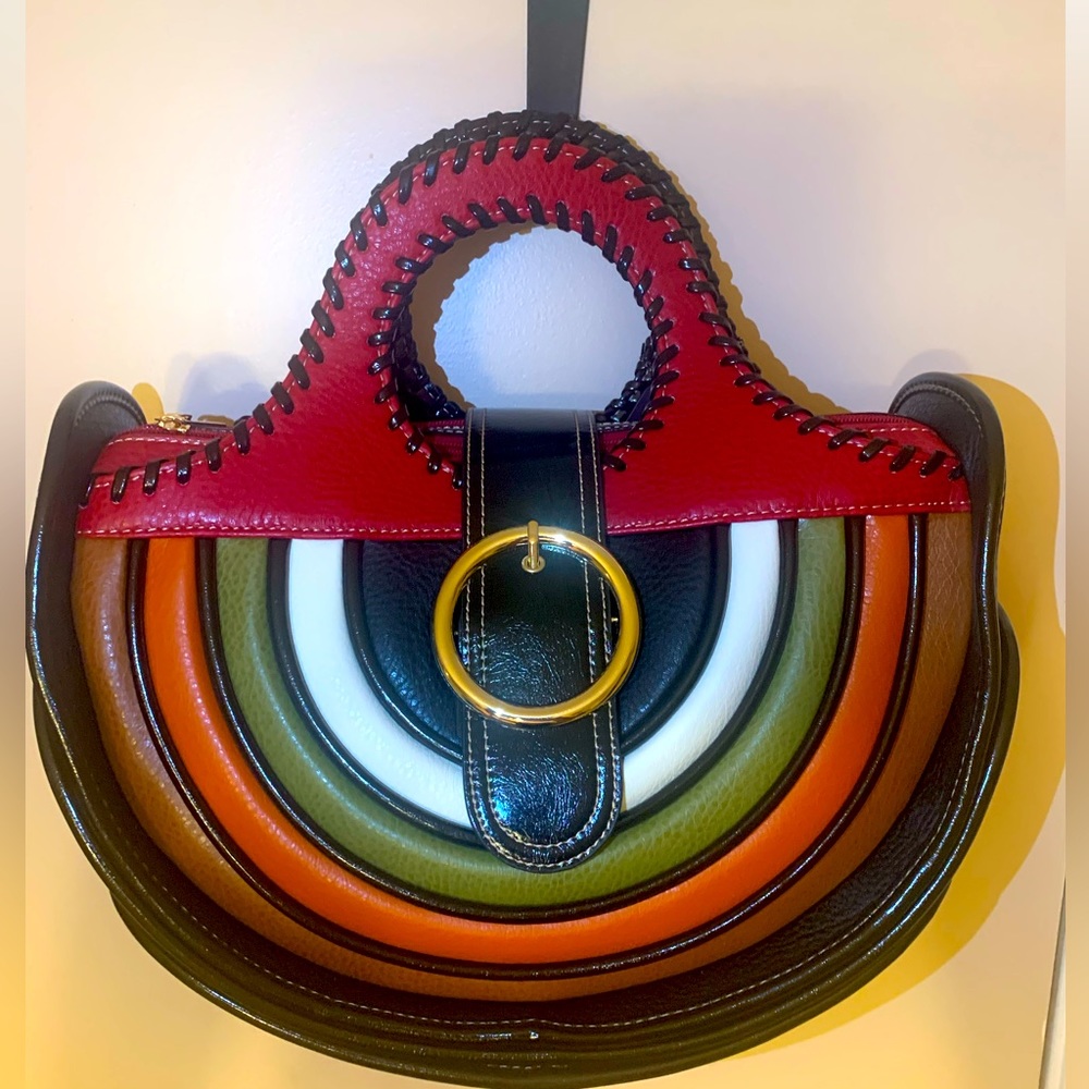 Elegant New purse Brand New perfect size purse for any activities.